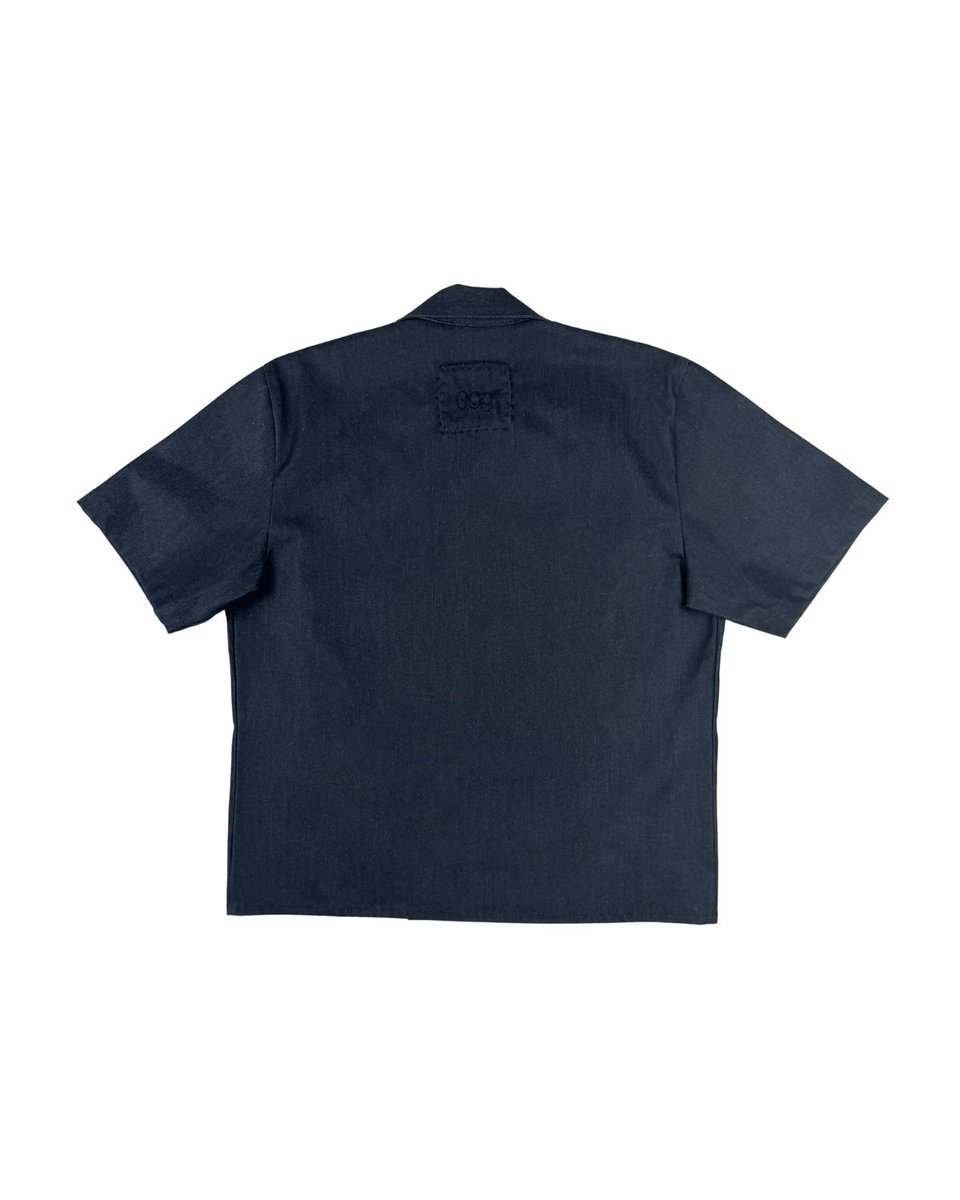 AraiaStudio's tweet photo. No. ARAIA-0001 “Hello world”
The first living shirt by ARAIA.
Don’t ask how just feel it.

[ One of One ]

size M

Material Cotton 100%
Price 4,200 THB

Available via Line OA @araia or DM

#araia #araiastudio https://t.co/ZDID7AVE0S
