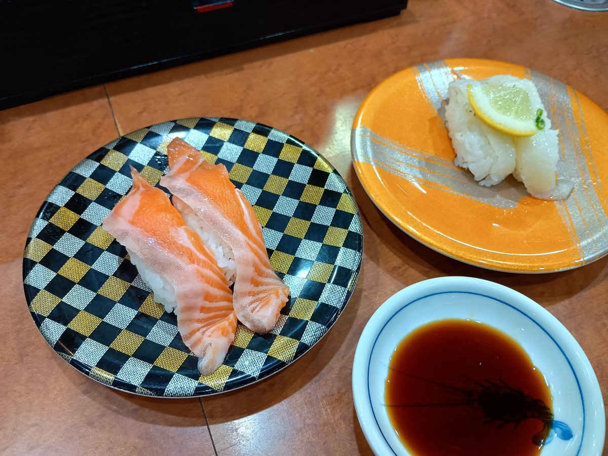 orusu321's tweet image. 他人の金で食う寿司は美味いなーーーー！