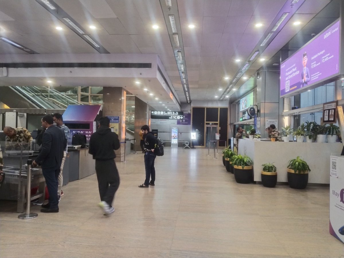 DDNewslive's tweet photo. #EXCLUSIVE | Normalcy is gradually being restored at #Jaipur Airport, as well as other airports across India affected by #IndiGo flight disruptions.

@MoCA_GoI @tapasjournalist @RamMNK @DGCAIndia https://t.co/YSvt90PYsX