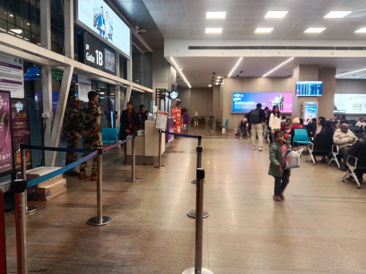 DDNewslive's tweet photo. #EXCLUSIVE | Normalcy is gradually being restored at #Jaipur Airport, as well as other airports across India affected by #IndiGo flight disruptions.

@MoCA_GoI @tapasjournalist @RamMNK @DGCAIndia https://t.co/YSvt90PYsX