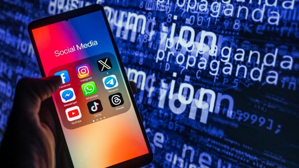 📌 Selon UNESCO et ICFJ- The chelling 2022, 73 % des femmes journalistes ont subi des attaques en ligne,
20 % ont reçu des menaces physiques ou sexuelles,
25 % déclarent que ces violences ont un impact durable sur leur santé mentale...
🔴 L'article 👇
bit.ly/3XEfpcI