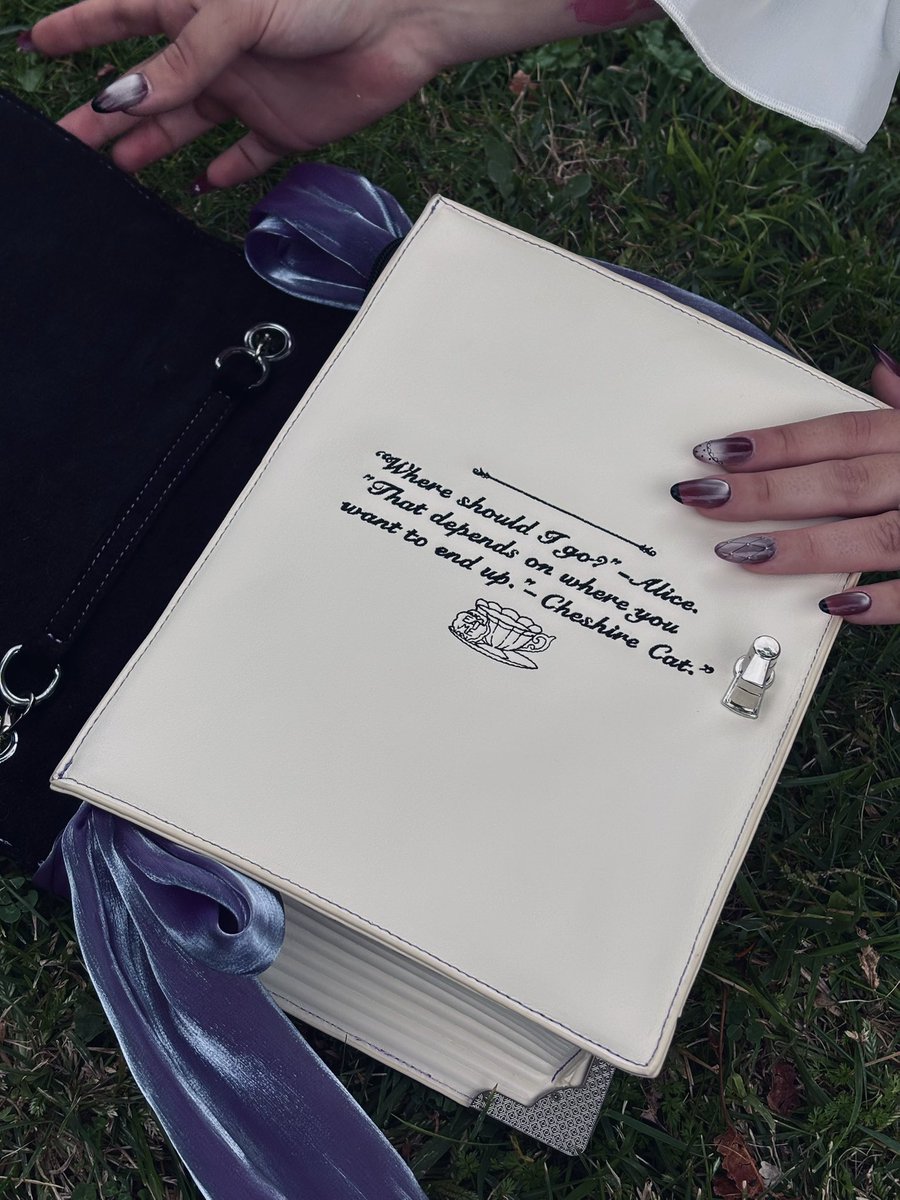 🤍 Alice in Wonderland Book Bag 🤍
Last 7 hours. Iink in profiIe.