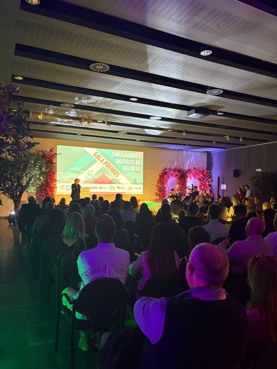 Asistimos a la entrega de Premios #EmbajadoresDigitalesdeValencia entregados en el <a href="/MuVIM/">MuVIM</a> , en una gala que reunió a creadores digitales que ayudan a poner en el mapa la #Valenciarural #Revader <a href="/dipvalencia/">Diputació de València</a> <a href="/MITierradelVino/">M.I.Tierra del Vino</a> <a href="/JuventudAt/">Juventud AltoTuria</a> #Rurable <a href="/GVAivace/">IVACE+i</a>