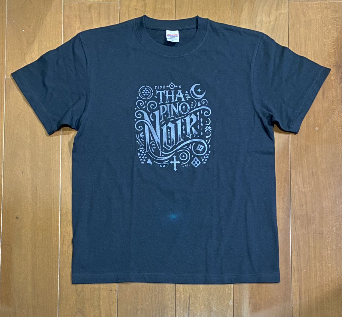 #今日はこのTシャツ 

吉祥寺で #TearsOfTragedy 参戦後、新宿に移動してきました。

既にレジェンドドラマーの1人に入る #MAD大内 のバンド #ThaPinoNoir のライブを見に行きます。 

勿論、TシャツはThaPinoNoir !