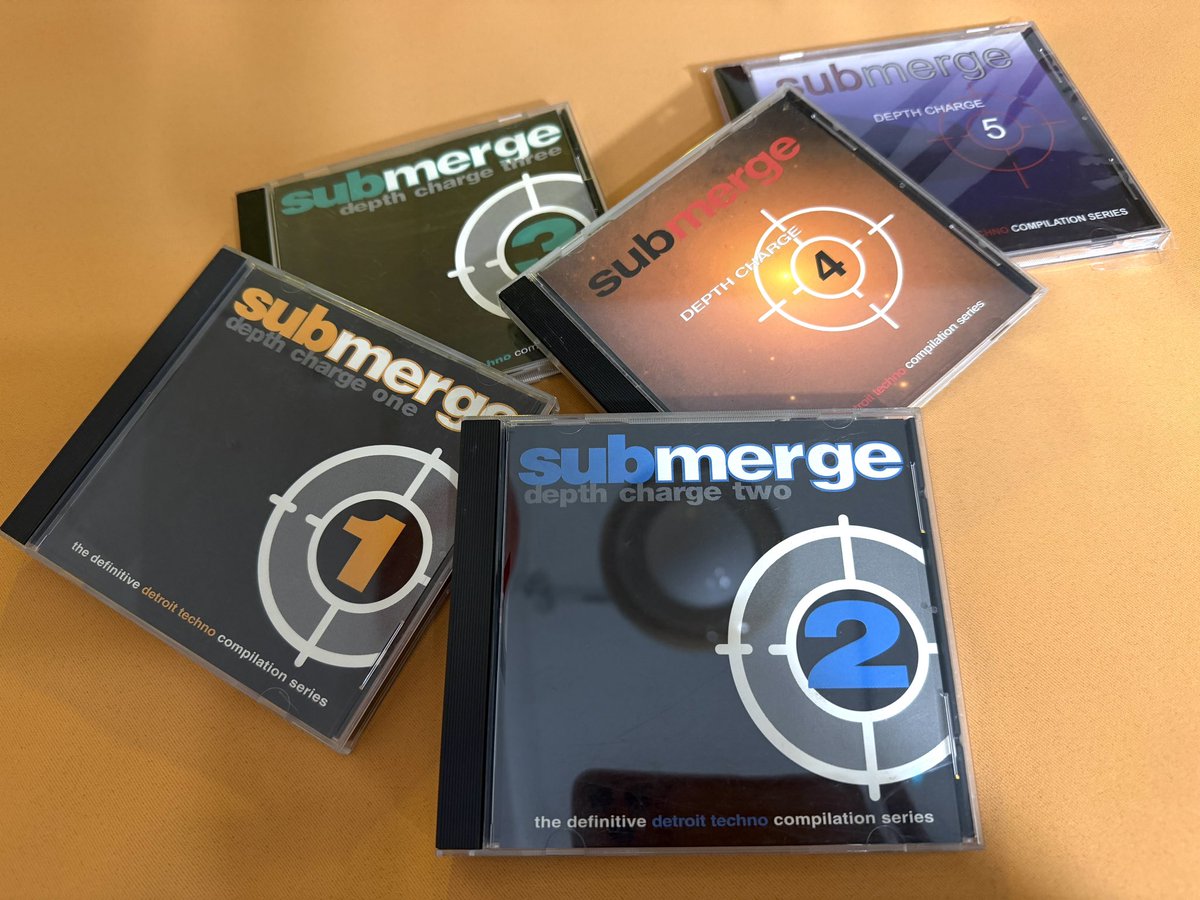 PARANOIA106's tweet photo. ずっと探してた2がようやく手に入ってコンプリート🙌
#submerge #detroittechno https://t.co/PhAxjMBlfU