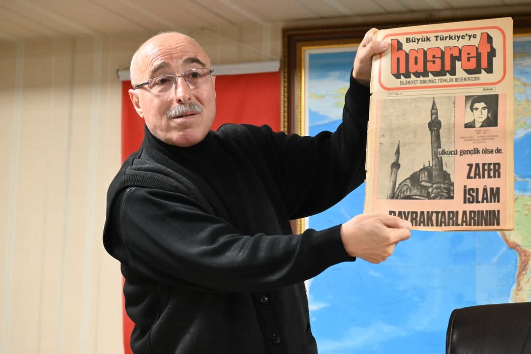 MUHSİN YAZICIOĞLU KIRMIZI ÇİZGİMİZDİR!
Dün Akşam, İNİSİYATİF DERNEĞİ Genel Merkezinde Muhsin Başkanlı yılları konuştuk. Model şahsiyet Muhsin Yazıcıoğlu'nun 40 yıllık siyasi yaşamını iki bölüm halinde ele aldık. Çok verimli, faydalı, samimi, güzel bir sohbet oldu. Şehit liderimiz