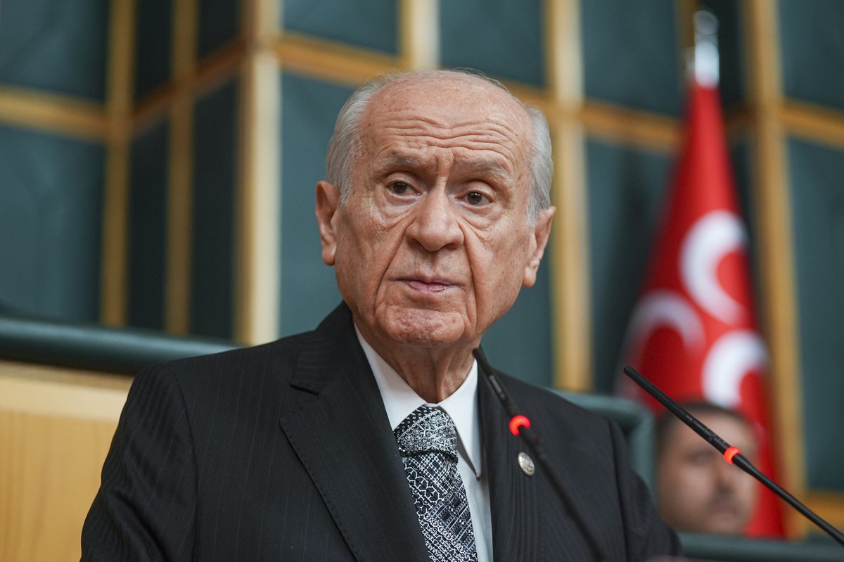 MHP Lideri Devlet Bahçeli: Bozkurtluğumuza gelince ben elbette bir Bozkurt’um, Bozkurt olarak da gideceğim. İş birliğinden yanayız, dayanışmanın tarafındayız. Konuşmayla, empati yapmakla, birbirimizin açığını kapatmakla sorumlu olmalıyız.