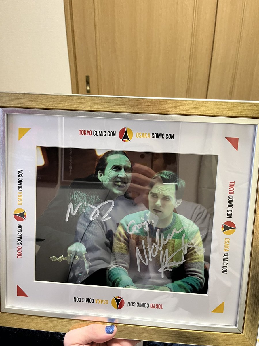 コミコンショップで11000円で額付きサインが売られててフラ〜っと見て