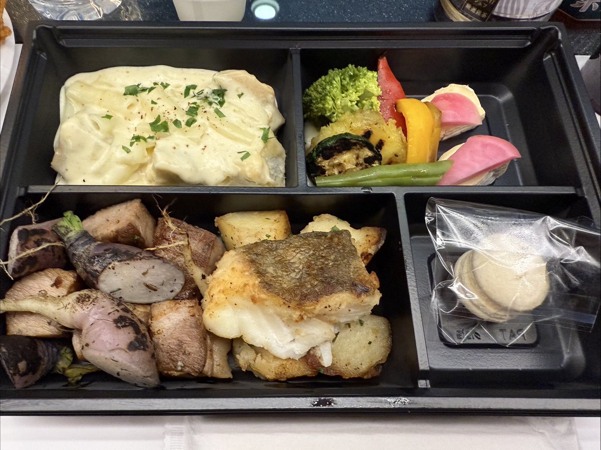 anmitupo's tweet photo. #ご縁がありまして　12月2日にカピぃ海里貸し切りに参加してきました。普段乗せてもらえない4号車、ミシュラン美味しかったです。二次会三次会まで楽しかった。またご縁を繋げるように飼育頑張ります。皆様ご縁がぴえん🥺にならないように過ごしましょうね🙏 #呑酒会 https://t.co/2QODUtwIaG