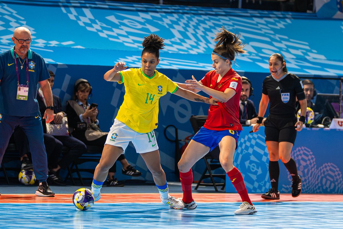 Brasil cortó el camino de España a la final con un partido que quedó muy condicionado en los dos primeros minutos en los que las cariocas supieron aprovechar dos deslices de nuestro equipo. Las jugadoras españolas nos transmitieron orgullo con su reacción brava y valiente y nos