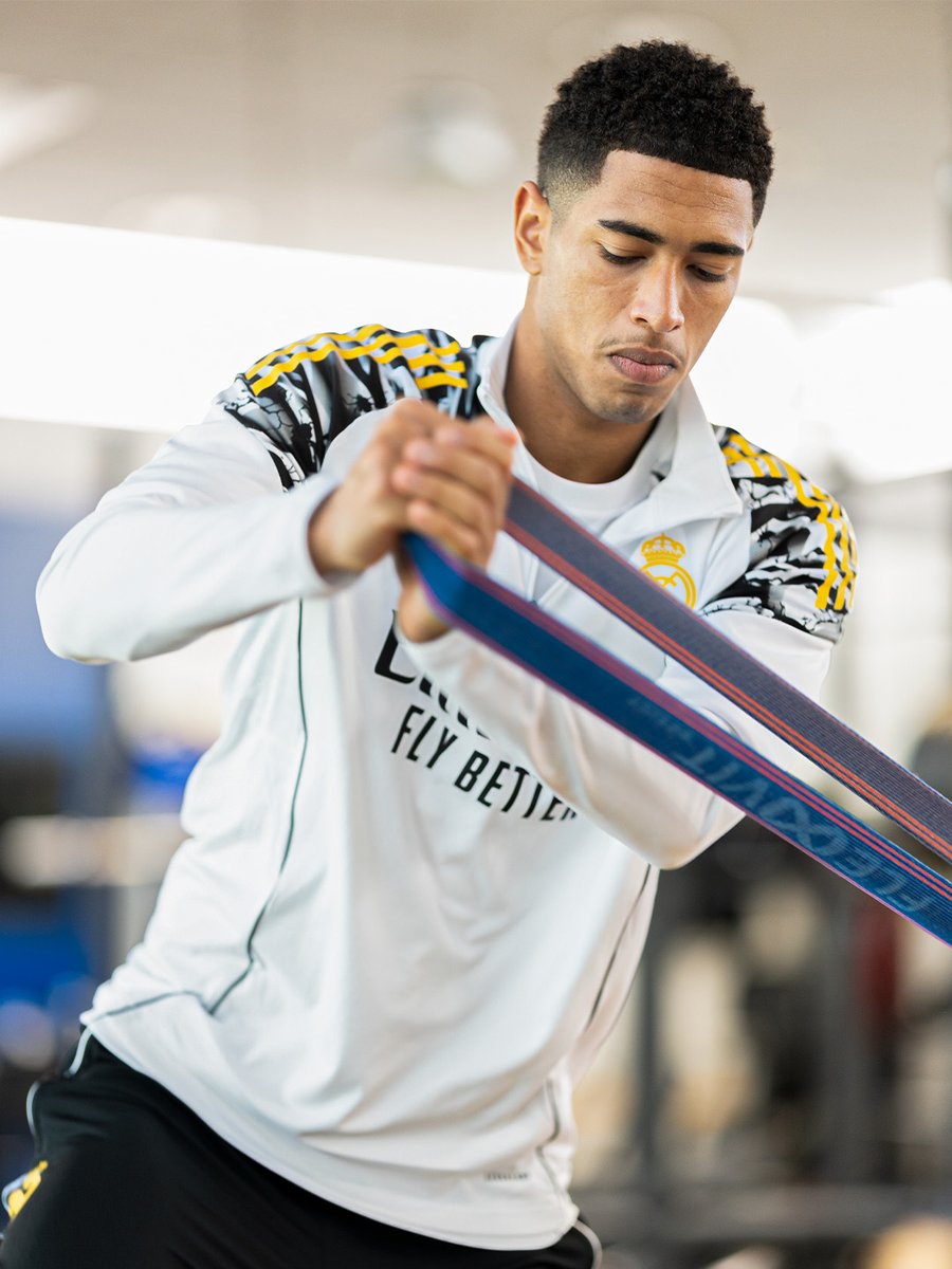realmadrid's tweet photo. 💪 @BellinghamJude 💪
@adidasfootball https://t.co/TLeo0j7PXZ