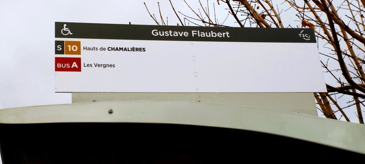 RheaEvolution's tweet image. Certains arrêts #T2C a #ClermontFd ont pris deux semaines d'avance ! Sur celui-ci on voit déjà apparaître la nouvelle numérotation du 13 qui devient S10
#Inspire #bus