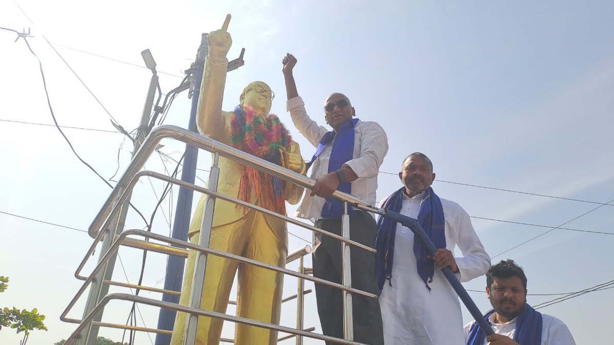 అణచివేత,అసమానతలు,ఆధిపత్యానికి వ్యతిరేకంగా జీవితాంతం ఙ్ఞాన యుద్ధం చేసి,ప్రతి పౌరునికి స్వేచ్ఛ,సమానత్వం,సర్వ హక్కులు కల్పించిన విశ్వ ఙ్ఞాని,భారత రాజ్యాంగ నిర్మాత పరమపూజ్య డా.బి ఆర్ అంబేడ్కర్ గారి 69వ వర్థంతి సందర్భంగా ఘన నివాళి అర్పిద్దాం.

ఒకవైపు భారత రాజ్యాంగాన్ని చేతబూని,మరో