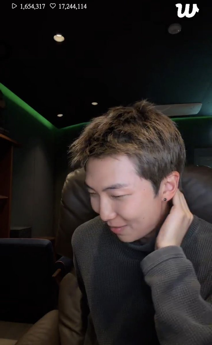 minio032's tweet photo. 남준씨 면허 준비한대 엌ㅋㅋㅋ https://t.co/5HiVtD7EHd