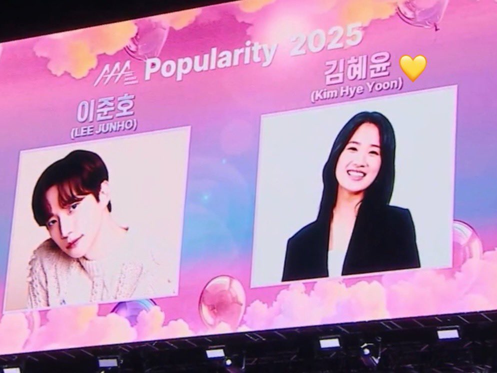 woohyepics_'s tweet photo. 251206 #KimHyeyoon won the Popularity Award (Actress) at the 2025 Asia Artist Awards 💛

congratulations to our best girl, Kim Hyeyoon 🏆👏🏻 https://t.co/O3VDPVc4f4
