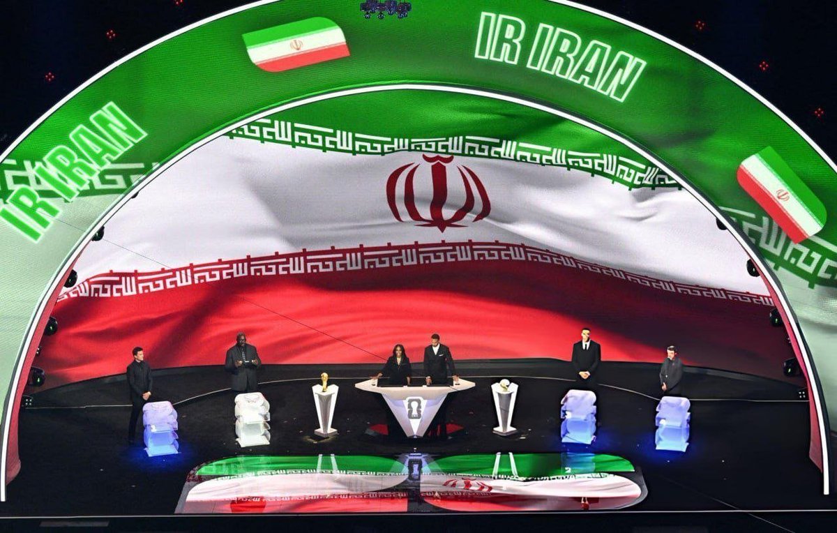 somaye_ahmadii's tweet photo. پرچم آمریکا رو کف تهران آتیش میزنیم،
پرچم ایران رو کف واشنگتن بالا میبریم!
تا کور شود هرآنکه نتواند دید https://t.co/R4xuNOFsFZ