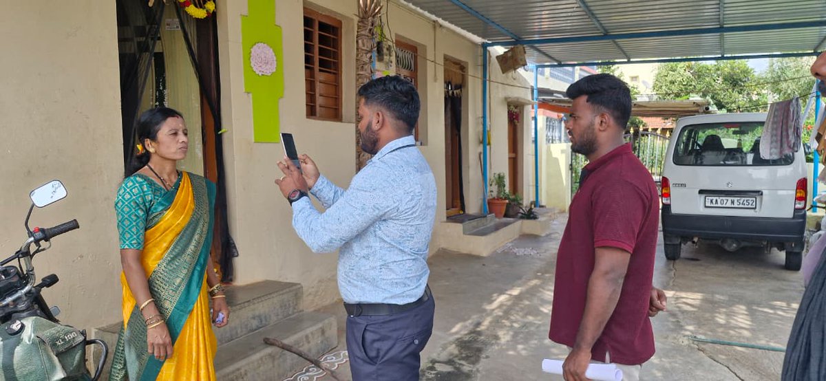 iecmalurtps's tweet photo. ಇಂದು Ekyc ಕಡಿಮೆ ಇರುವ ಮಾಲೂರು ತಾಲೂಕಿನ  ಹುಳದೇನಹಳ್ಳಿ  ಗ್ರಾಮ ಪಂಚಾಯತಿಗೆ ಬೇಟಿ ನೀಡಿ ekyc ಮಾಹಿತಿ ಪಡೆದು  ಮನೆ ಮನೆ ಬೇಟಿ ಮಾಡಿ ekyc ಮಾಡಿ ತೋರಿಸಿ ಕೊಡಲಾಯಿತು. ಉಳಿದ ಕೂಲಿಗಾರರ ಅಪ್ಡೇಟ್ ಮಾಡಲು ತಿಳಿಸಲಾಯಿತು, ಕೂಸಿನ ಮನೆ ಬಗ್ಗೆ ಪಿಡಿಓ ರೊಂದಿಗೆ ಚರ್ಚಿಸಲಾಯಿತು. ಡಿ ಇ ಓ , ಬಿಎಪ್ ಟಿ ಜಲಗಾರ ಹಾಜರಿದ್ದರು https://t.co/jgLXmJfVbb