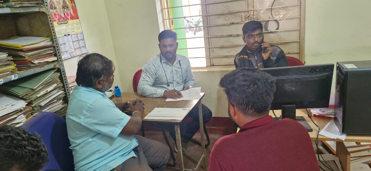 iecmalurtps's tweet photo. ಇಂದು Ekyc ಕಡಿಮೆ ಇರುವ ಮಾಲೂರು ತಾಲೂಕಿನ  ಹುಳದೇನಹಳ್ಳಿ  ಗ್ರಾಮ ಪಂಚಾಯತಿಗೆ ಬೇಟಿ ನೀಡಿ ekyc ಮಾಹಿತಿ ಪಡೆದು  ಮನೆ ಮನೆ ಬೇಟಿ ಮಾಡಿ ekyc ಮಾಡಿ ತೋರಿಸಿ ಕೊಡಲಾಯಿತು. ಉಳಿದ ಕೂಲಿಗಾರರ ಅಪ್ಡೇಟ್ ಮಾಡಲು ತಿಳಿಸಲಾಯಿತು, ಕೂಸಿನ ಮನೆ ಬಗ್ಗೆ ಪಿಡಿಓ ರೊಂದಿಗೆ ಚರ್ಚಿಸಲಾಯಿತು. ಡಿ ಇ ಓ , ಬಿಎಪ್ ಟಿ ಜಲಗಾರ ಹಾಜರಿದ್ದರು https://t.co/jgLXmJfVbb