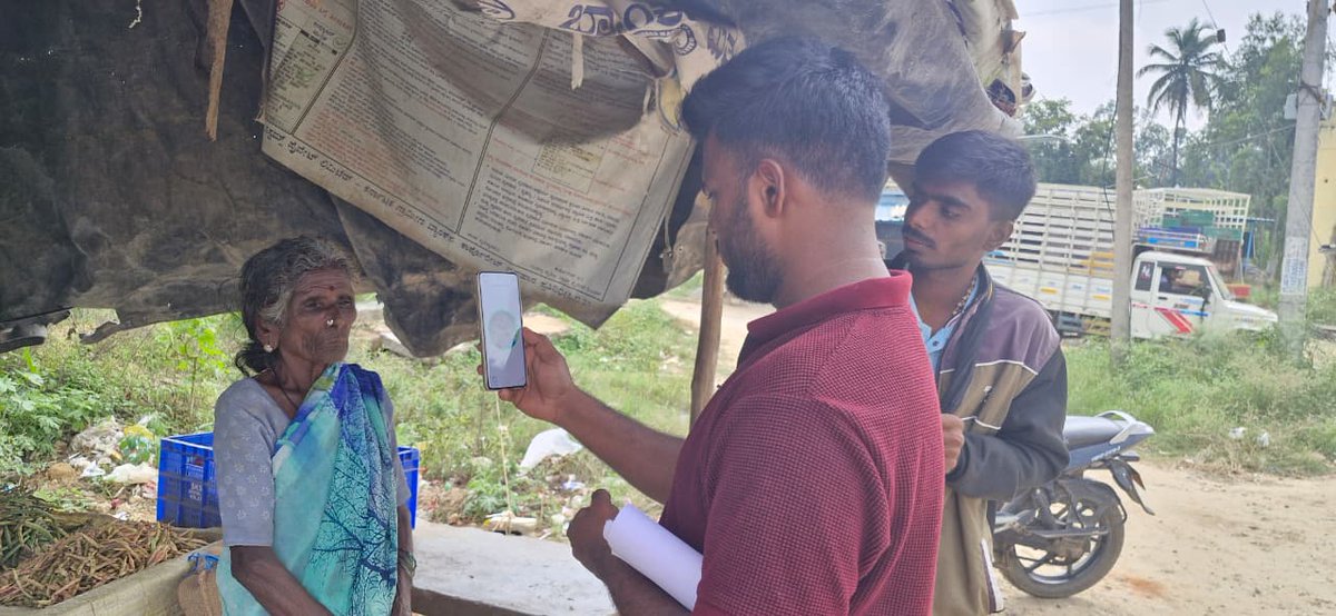 iecmalurtps's tweet photo. ಇಂದು Ekyc ಕಡಿಮೆ ಇರುವ ಮಾಲೂರು ತಾಲೂಕಿನ  ಹುಳದೇನಹಳ್ಳಿ  ಗ್ರಾಮ ಪಂಚಾಯತಿಗೆ ಬೇಟಿ ನೀಡಿ ekyc ಮಾಹಿತಿ ಪಡೆದು  ಮನೆ ಮನೆ ಬೇಟಿ ಮಾಡಿ ekyc ಮಾಡಿ ತೋರಿಸಿ ಕೊಡಲಾಯಿತು. ಉಳಿದ ಕೂಲಿಗಾರರ ಅಪ್ಡೇಟ್ ಮಾಡಲು ತಿಳಿಸಲಾಯಿತು, ಕೂಸಿನ ಮನೆ ಬಗ್ಗೆ ಪಿಡಿಓ ರೊಂದಿಗೆ ಚರ್ಚಿಸಲಾಯಿತು. ಡಿ ಇ ಓ , ಬಿಎಪ್ ಟಿ ಜಲಗಾರ ಹಾಜರಿದ್ದರು https://t.co/jgLXmJfVbb