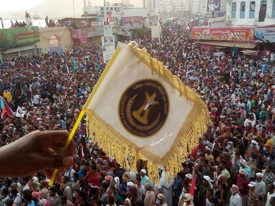 آن الأوان لبلورة موقف شعبي جنوبي مسؤول يسهم بإعادة ترتيب المشهد وتجاوز حالة الاضطراب القائمة مع الدعوة إلى إصلاح مسار الشرعية التي أضعفتها التباينات داخل مجلس القيادة الرئاسي بموقف إرادة شعب الجنوب المتمسك بحقه بحماية أرضه وصون مكتسبات نضاله الوطني بثبات وحكمة.
#الجنوب_لن_يتراجع