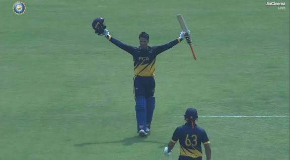 lokiMSD93's tweet photo. Abhishek Sharma 50 runs in 29 balls  (7x4, 2x6) Punjab 101/0 #PUNvSER #SMAT #Elite https://t.co/laoiK8pZFK