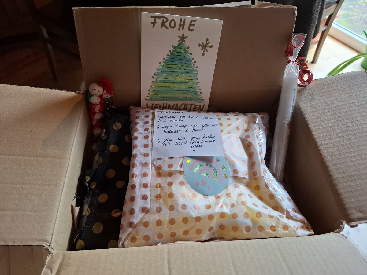 Liebe <a href="/DieSchatzhasen/">Ela Hase 🐰🖤🌌</a> vielen lieben Dank an Dich u Püffi,  hab heute Post bekommen 😍
#fürdiechance #virtuellerweihnachtsmarkt #nordstadtkatzen