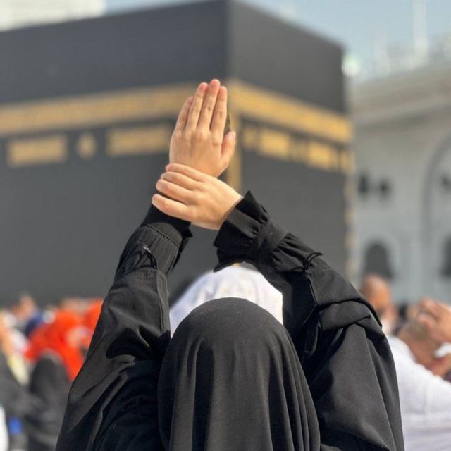 قبله مایل به علی‌ ابن ابی‌طالب شد...✨