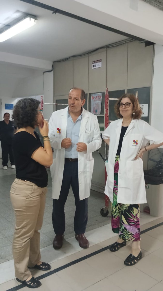 ASSEcomunica's tweet photo. 👩‍⚕️ La Dra. Marcela Cuadrado recorrió el Hospital Español en sus 18 años dentro de ASSE.

🏥 Un centro con sala de simulación, telemedicina, CTI, cuidados moderados y trabajo en salud mental con el Vilardebó.

🟩 Es además un hospital verde con premios a la calidad. https://t.co/HplbhbNHTz