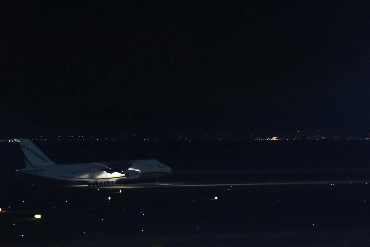 セントレアをアントノフAN124が力強く離陸していきました。大幅に遅れましたが、多くの方がその出発を見守ってくれました。寒い中スカイデッキでお待ちいただいたいみなさまお疲れさまでした。良い写真あったら是非ともご紹介ください！