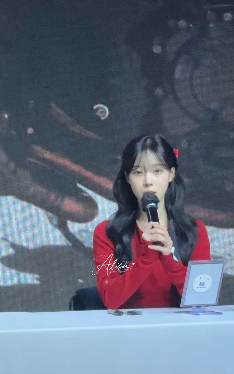 winter at today's fansign 🥺