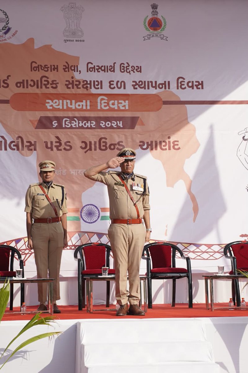 homeguard07's tweet photo. આજે "૬ઠ્ઠી" ડિસેમ્બર એટલે હોમગાર્ડઝ અને નાગરિક સંરક્ષણ દળનો સ્થાપના દિવસ જે નિમિત્તે રાજયકક્ષા સેરેમોનીયલ પરેડ તથા સાંસ્ક્રુતીક પ્રોગામનુ આયોજન આણંદ જીલ્લાના પોલીસ પરેડ ગ્રાઉન્ડ ખાતે કરવામા આવ્યુ,જેમા ખેડા જીલ્લાના મા.કલેકટર સાહેબશ્રી સાથે મા.કમાન્ડન્ટ જનરલ સાહેબશ્રી હાજરરહ્યાહતા https://t.co/mhzNRjFFbl