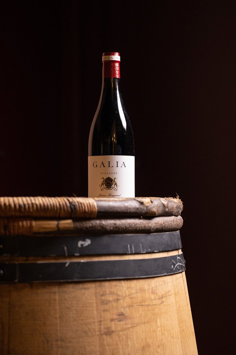 🎄 Hay vinazos que nacen para regalarse en Navidad. Y Galia Villages 2020, de <a href="/BodegaRegajal/">El Regajal</a>, es uno de ellos. Un tinto elegante, profundo y lleno de territorio, de esos que convierten cualquier mesa en celebración y cualquier copa en recuerdo.

🍇 Porque El Regajal no es una