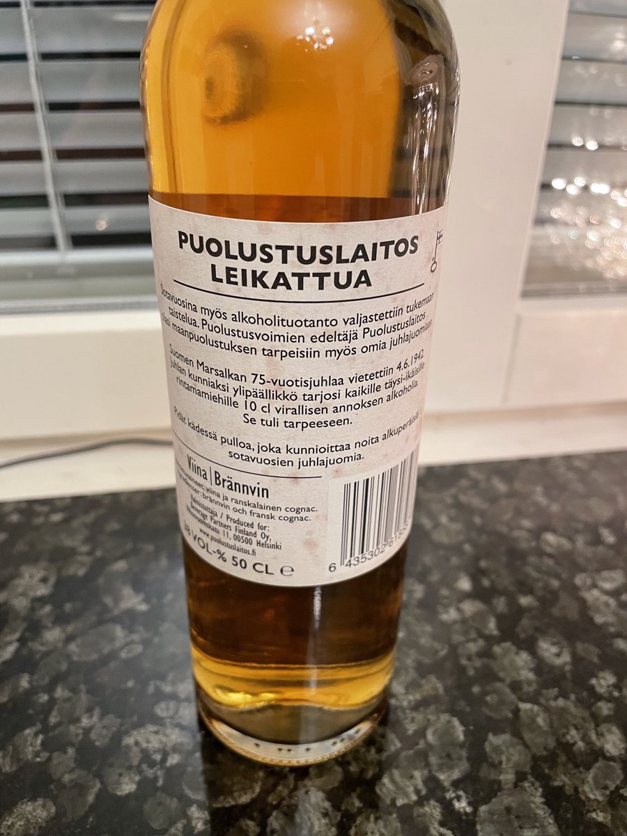 Leikattukonjakki kuuluu Itsenäisyyspäivään🇫🇮 Hyvää Itsenäisyyspäivää.🥂