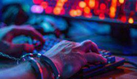 🔸بازداشت ۸ مدیر کانال تلگرامی تحت پوشش امنیت ملی 

نیروهای سرکوبگر رژیم ایران، در تازەترین اقدام ٨ مدیر کانال تلگرامی را بە بهانە امنیت ملی در مازندران بازداشت کردەاند
رئیس‌کل دادگستری استان مازندران، اعلام کرد که هشت ادمین کانال تلگرامی را در عملیاتی بنام "شکار مزدور" را به