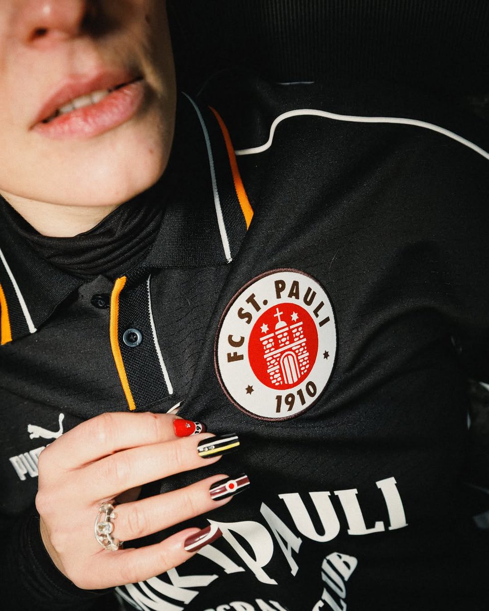 _PointDePenalty's tweet photo. La nouvelle capsule du FC St. Pauli en mode old school, c'est totalement validé ici ! https://t.co/PjF8I5woRB