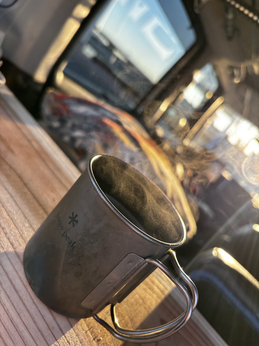 tencamp_style's tweet photo. 海は寒い。
ので、海カフェしてる。

いやまじ寒い
#釣り https://t.co/Cra8P6ocqo