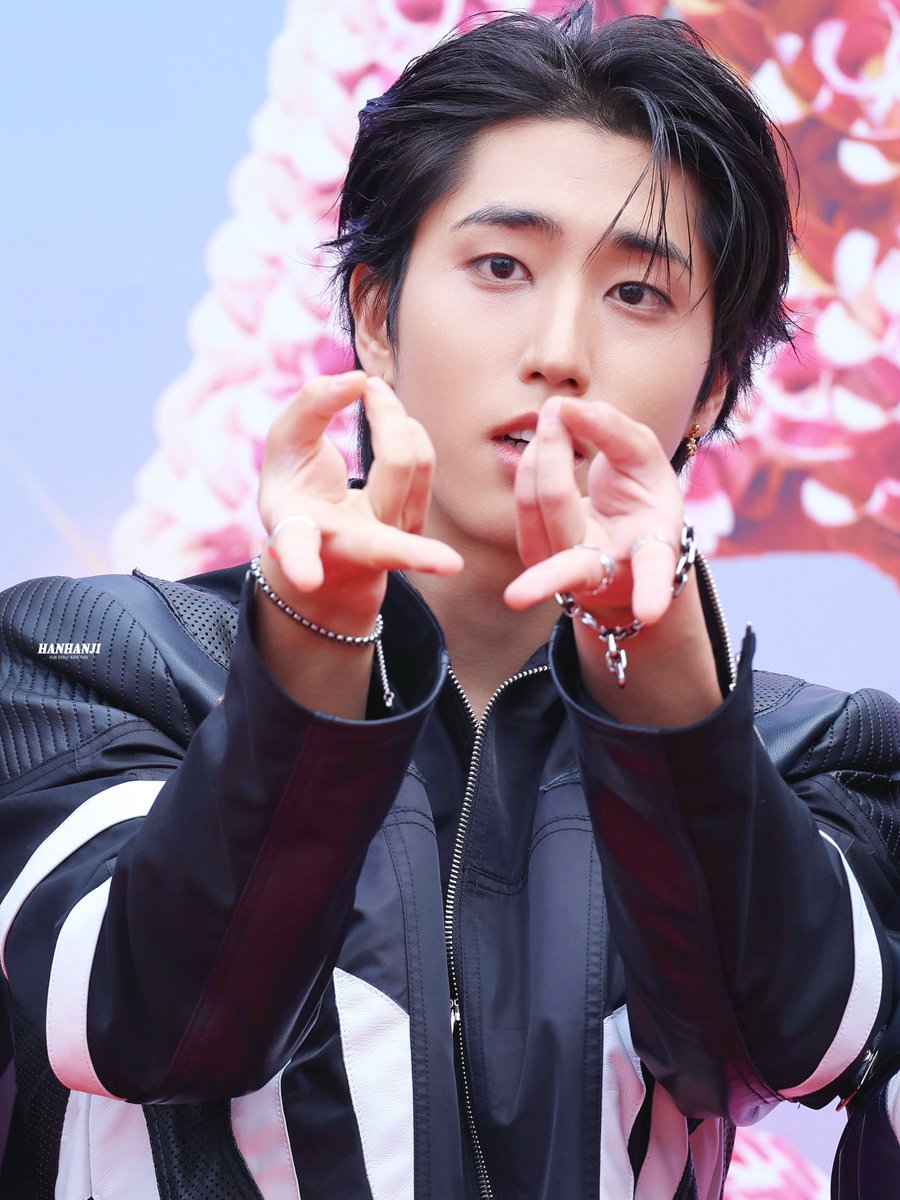 hanhanji_914's tweet photo. 20251206 AAA 2025

#HAN #한 #한지성
#StrayKids #스트레이키즈 https://t.co/BCrWh9A0XV