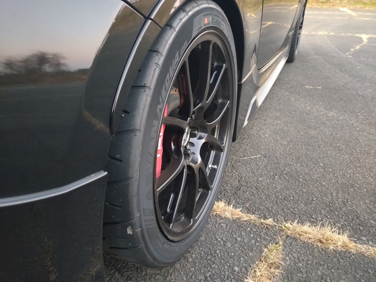 mackey_gt's tweet photo. ドジっ子なのでスタッドレス買ったつもりが夏タイヤ買ってました。かっこいいです。 https://t.co/A5j6WjKrMH