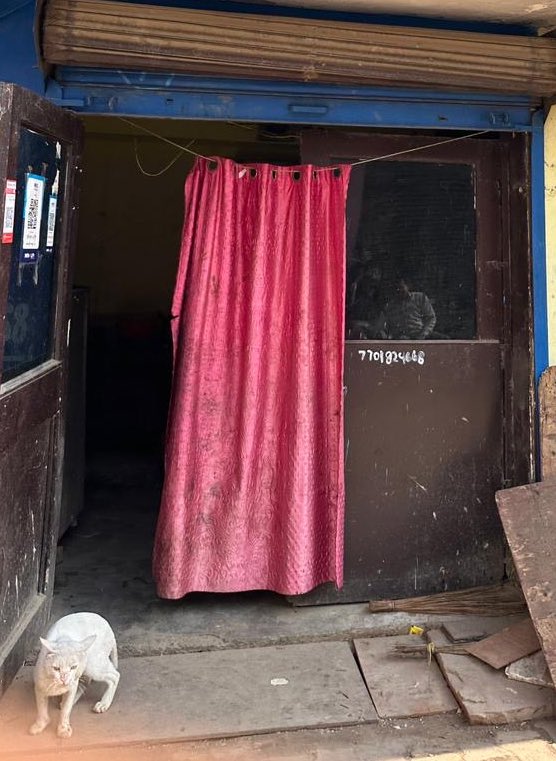 Pradhan214's tweet photo. खोड़ा  स्थित सोम बाज़ार पुस्ते लेबर चौक पे अवैध तरीक़े से एवं बिना लाइसेंस के दुकानें चलती है @FSDAUP @fssaiindia  से मेरी विनती कृप्या संज्ञान लें एवं उचित कार्यवाही करें आपकी कृपा होगी 
@FSDAUP @fssaiindia @dm_ghaziabad @CMOfficeUP @myogiadityanath @Uppolice @dgpup @UPGovt https://t.co/yksmrDgjaR
