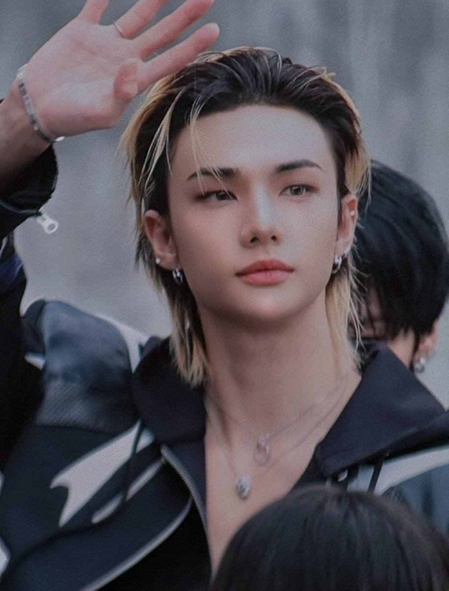 hyunjin pics tweet media