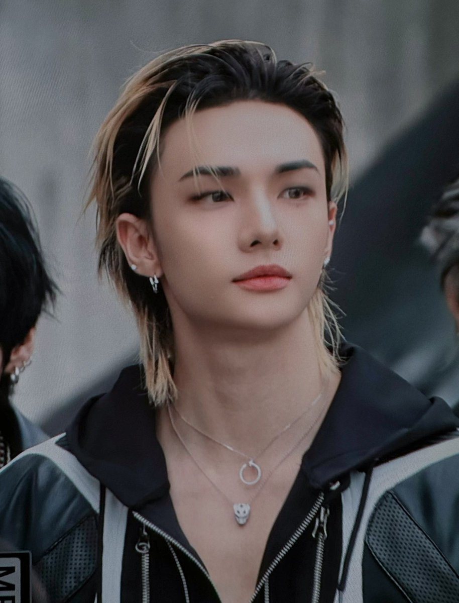 hyunjin pics tweet media