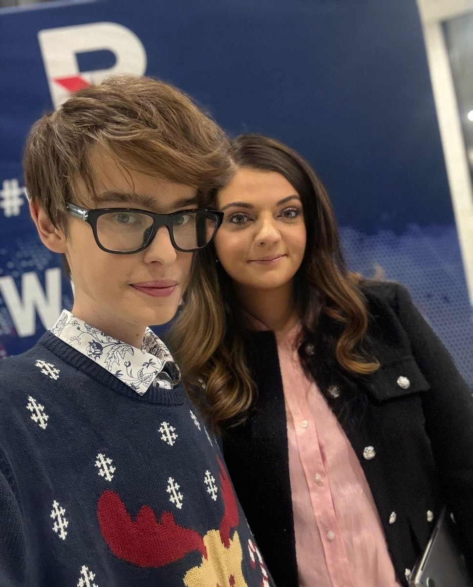 Pozdrawiamy serdecznie w mikołajkowy poranek 🎅🏻 

Gdy rząd obdarza nas niechcianymi prezentami 🎁 (zapaść służby zdrowia, drogą energia, budżet z wielkim deficytem), co nam pozostaje? Śmiech przez łzy 😉 z ironią i humorem 😊 To możemy Wam zapewnić - po 12:20 w <a href="/RepublikaTV/">Telewizja Republika 🇵🇱 #włączprawdę</a> 👋