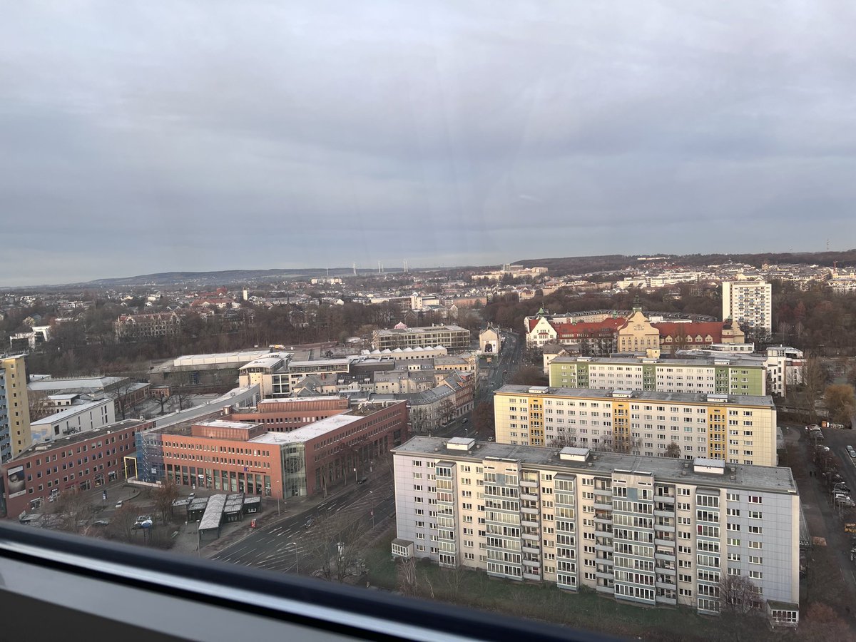 Guten Morgen Chemnitz! 
Wir haben sonniges kaltes Wetter. Heute ist Weihnachtsmarkt angesagt.