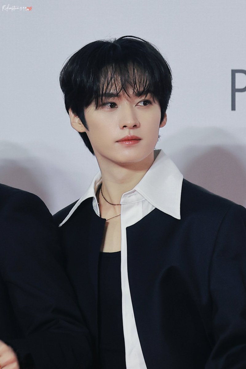 viraleeknow's tweet photo. LEE KNOW FOR 

AAA 2023                 AAA 2025

LEE KNOW AAAURA STAR
#AAA2025_LEEKNOW https://t.co/uUjQLVuLdJ