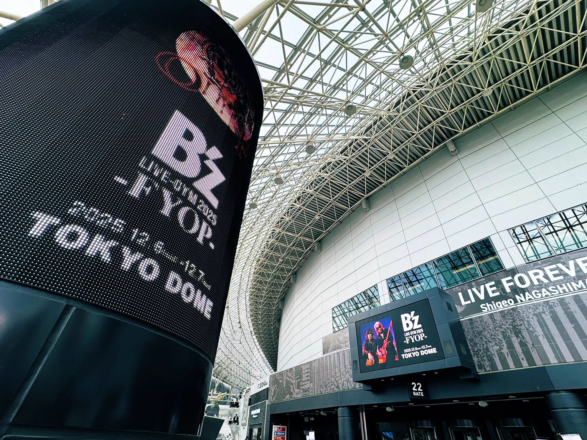 B'z、東京ドームで7年ぶり2日連続公演を熱狂的に締めくくる