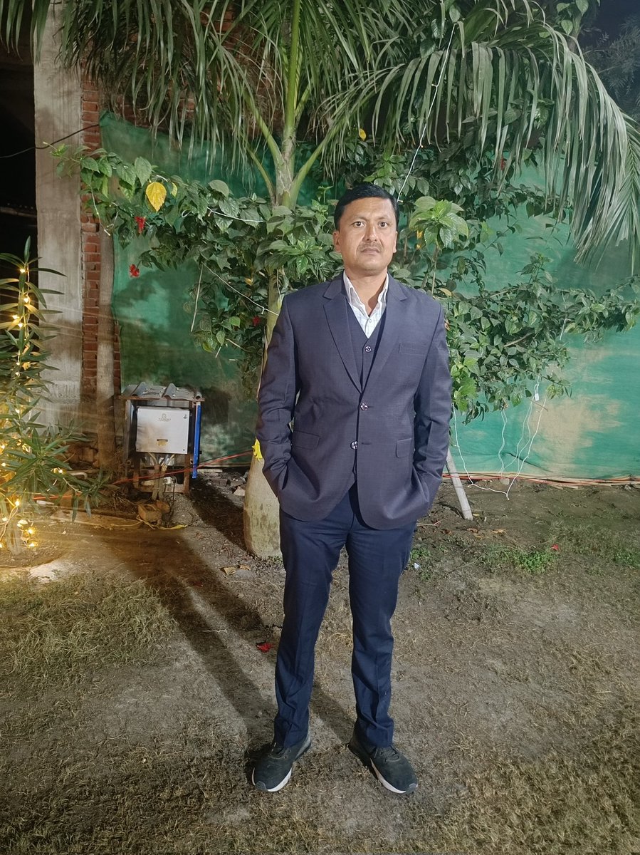 KapilSkd1's tweet photo. चले थे कि आंखों से बात होगी
जुल्फों ने लहराके आलम बदल दिया

कपिल देव शर्मा 
#Shayari #poetrylovers
#poetry #shayariforlove https://t.co/cQVsgkIPLZ