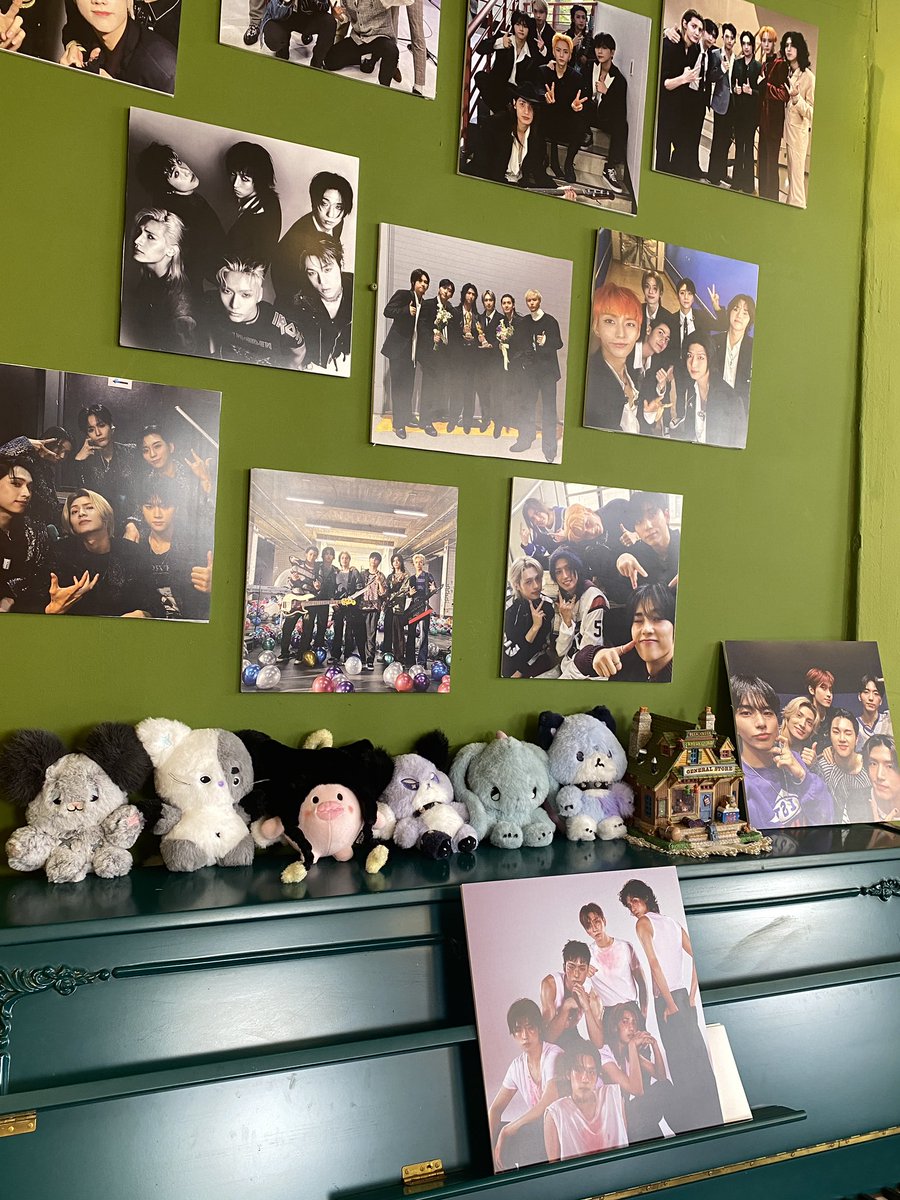 XH_official's tweet photo. Xdinary Heroes <Potluck Party🥨> 
4th Debut Anniversary Special Live🎉 

오늘 저녁 6시 Poltluck Party에서 만나요❤️‍🔥 

🗓2025.12.06 (SAT) 6PM (KST) 
📺 https://t.co/2EyUPRtjRI

#XdinaryHeroes #엑스디너리히어로즈
#분말스프없이_찐사골로_우린_4년간의_엑디즈
#LXVE_TO_4TH_ANNIVERSARY
#WE_ARE_ALL_HEROES