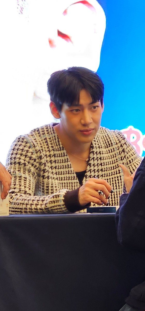 porncharee's tweet photo. จะไปไหนรอดหละเรา...น่ารัก หน้าอ้อนขนาดนี้ 
ปิดท้าย fansign HomeTown ที่มีความสุขมาก 😍🥰
#BamBamGuangzhouFansign https://t.co/EV2HPghucU