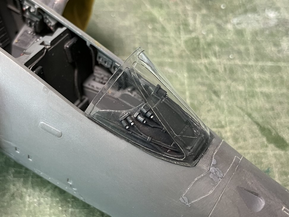 WIP エア1/48 バッカニア
自作風防を接着。胴体とは合うように木型を設計してるから、合うのは当たり前なんだけど、それでも合うと嬉しい。