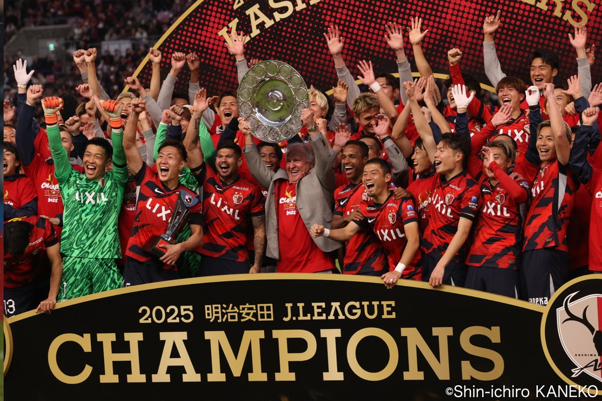 SoccerKingJP's tweet photo. ／
#鹿島優勝 🦌🔴🏆🙌🇧🇷
＼

📸兼子愼一郎 https://t.co/HoLkRfJAIk